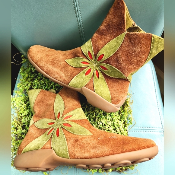 Think! Shoes - THINK Suede Golden Leather Olive Grass Green Flower Elf Hobbit Low Booties 41 10